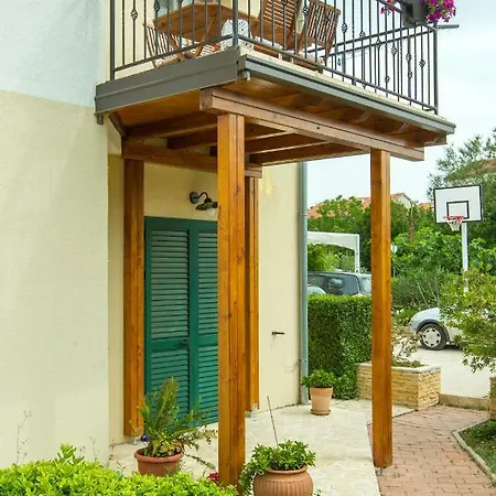 Emma דירה ביוגראד נה מורו