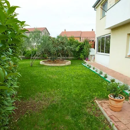 Emma Biograd Na Moru