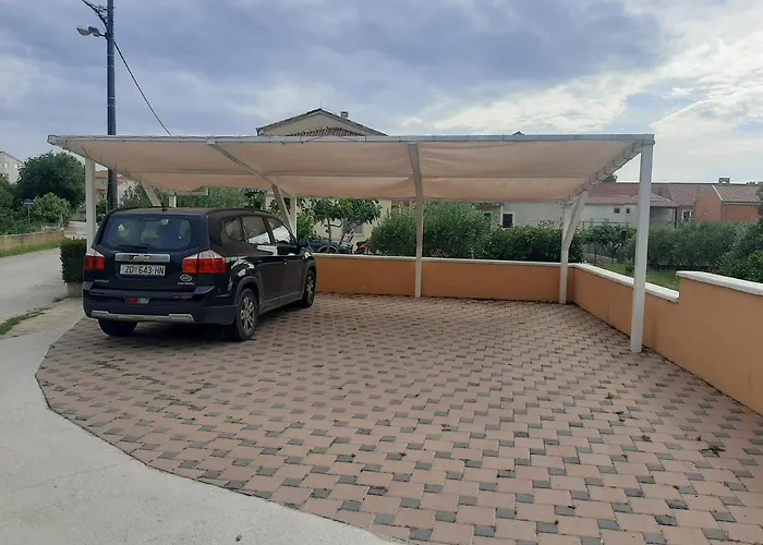 Emma Biograd Na Moru