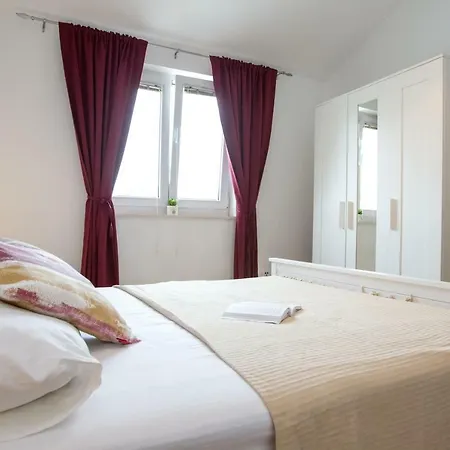 Emma Biograd na Moru