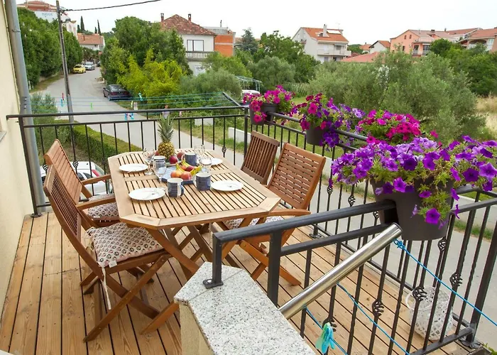 アパート Emma ビオグラード・ナ・モル