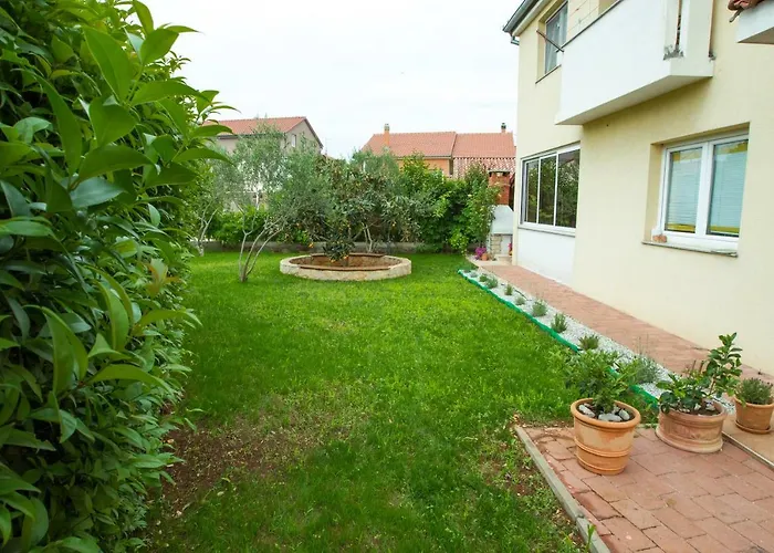 Emma Biograd Na Moru